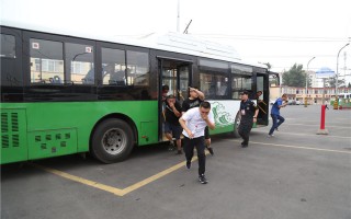 青岛公交运营公司，青岛公交查询下载